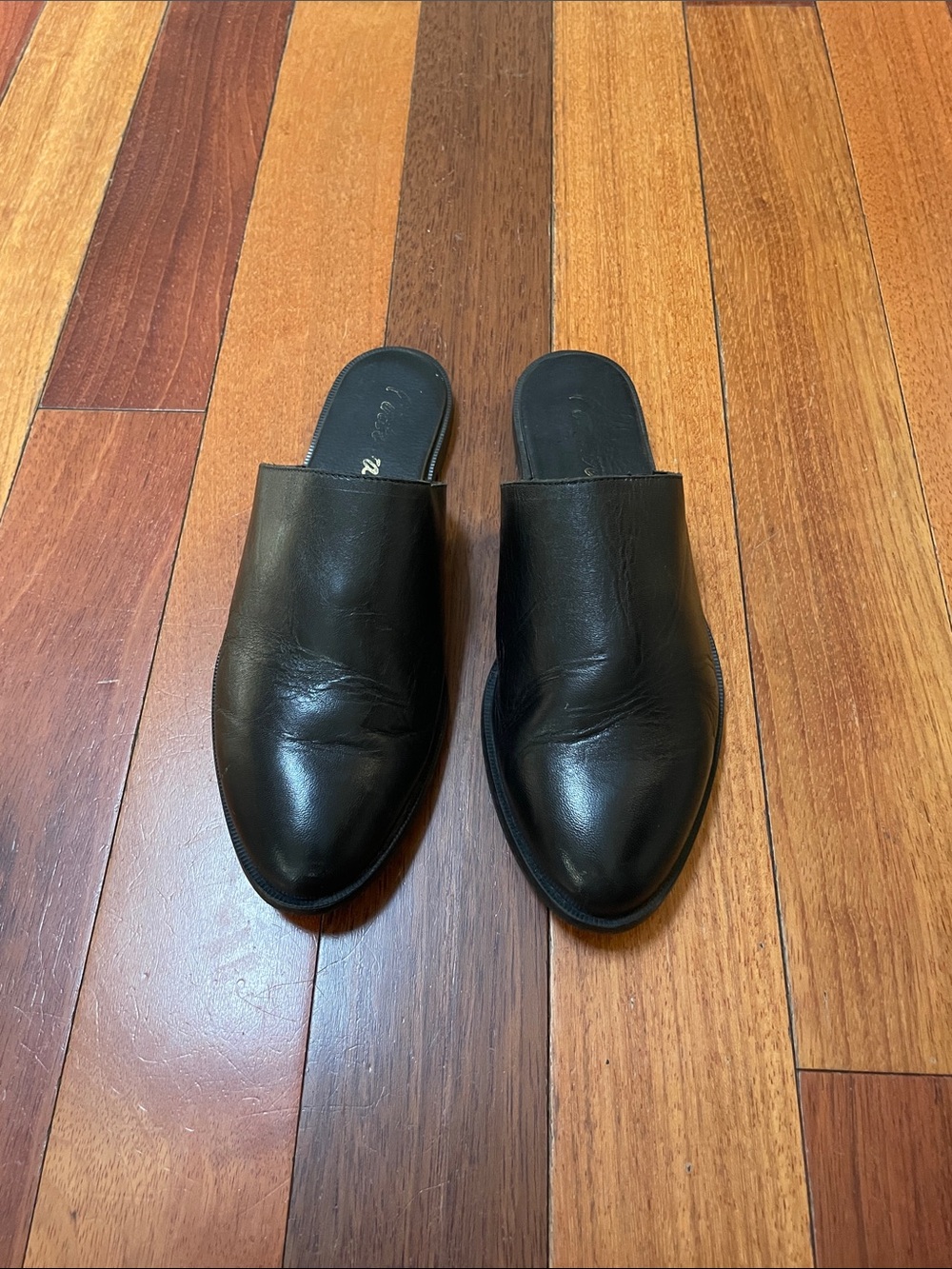 L'INTERVALLE Black Leather Slip-On Women's Mules